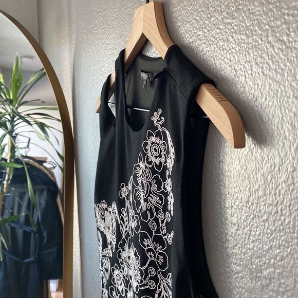 Guess Floral Black Embroidered Dress - Picture 7 of 17